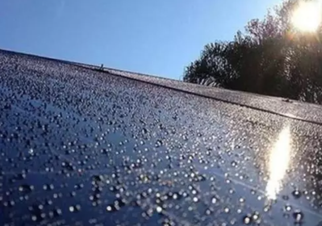 太阳能光伏板可以在雨天发电